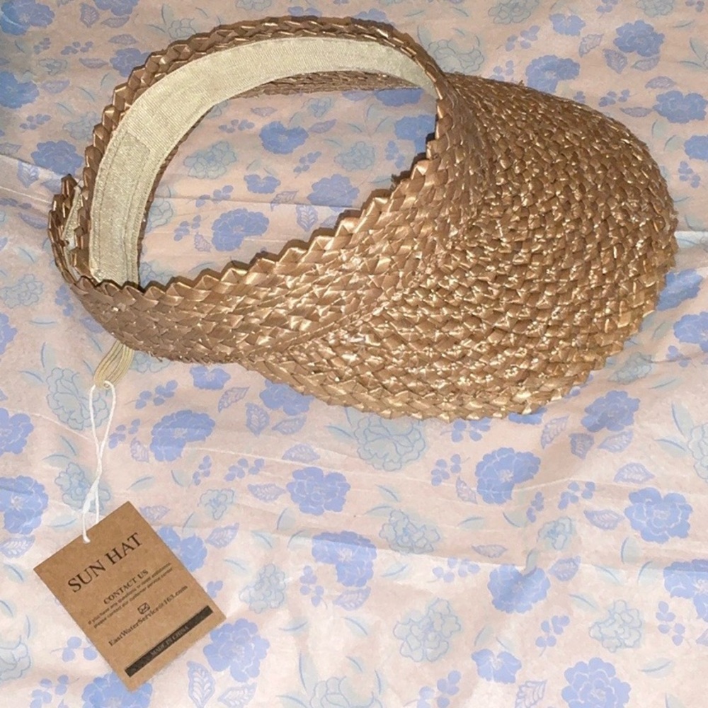 🚨NWT ADJUSTABLE SUN VISOR!